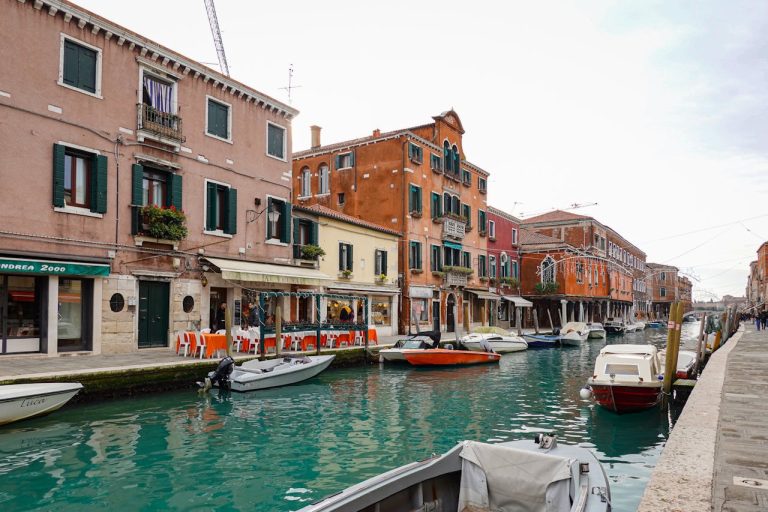 Must-Try Travel Hacks for a Seamless Journey